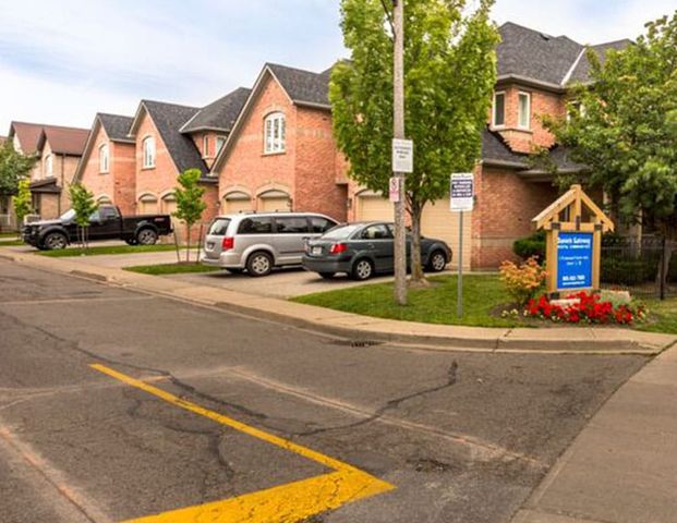 3 Bedroom Townhouse For Rent - Photo 1
