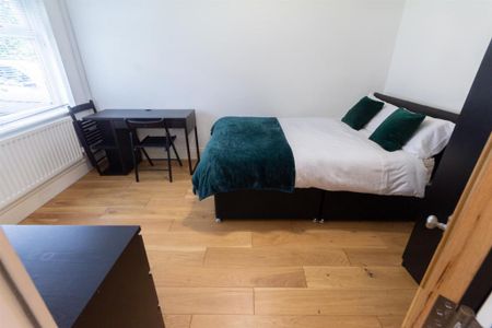 4 bedroom terraced house to rent - Photo 5