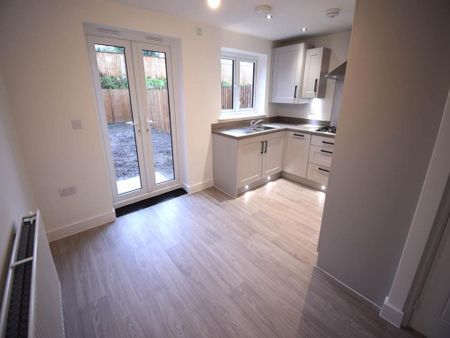 3 bedroom semi-detached house to rent - Photo 3