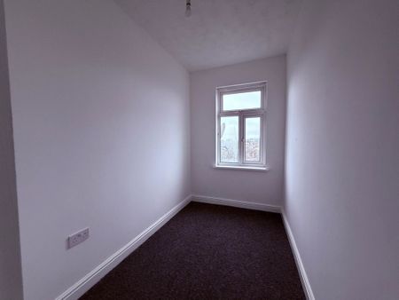3 Bedroom Mid Terrace For Rent - Photo 4