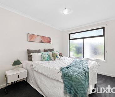 Stylish & Spacious Townhouse in Prime Doncaster Location - Photo 5
