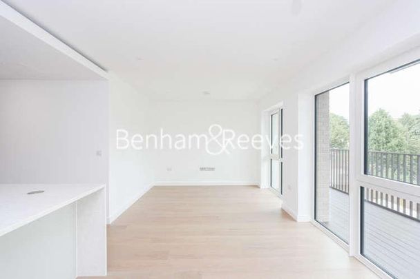 Holland House, Parrs Way, W6 - Photo 1