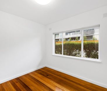 Register Now: Renovated 2-Bedroom Apartment in Prime Location – Ideal for Active Lifestyles - Photo 6