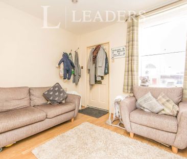 2 bedroom mid-terrace to rent St Julian Grove, Colchester, Essex, CO1 - Photo 1