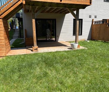 3 1/2 Porte Patio Avec Terrasse - Photo 1