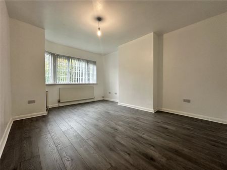 6, Sandringham Way, Leeds, West Yorkshire, LS17 8BX - Photo 2