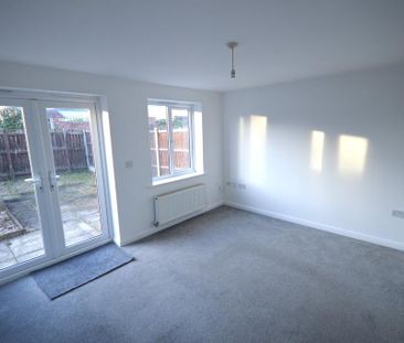 3 bedroom semi-detached house to rent - Photo 6
