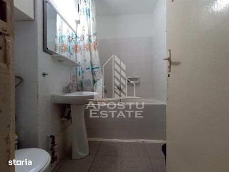 Apartament o camera decomandat zona Take Ionescu - Fotografie 4