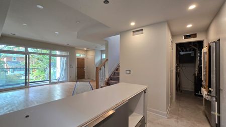 For Lease - 514 Roosevelt Avenue Unit# #A, Carlingwood - Westboro and Area, Ontario - Photo 3