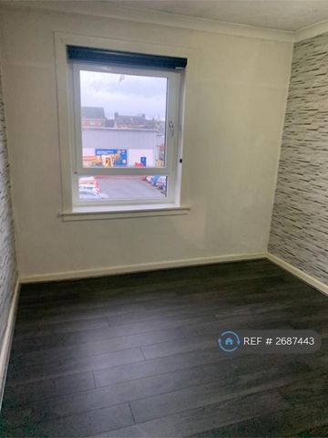 3 bedroom flat to rent - Photo 3