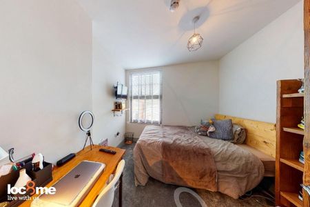 3 bedroom flat to rent - Photo 5