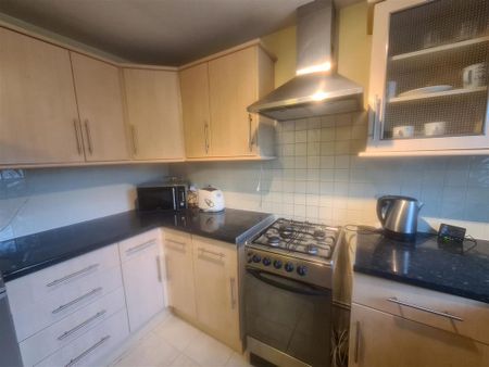 3 bedroom end of terrace house to rent - Photo 3