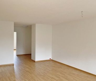 Grosszügige Wohnung mit guter Verkehrsanbindung - Photo 1