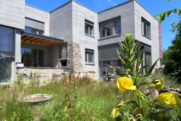 Hochmoderne 3-Zimmer-Wohnung mit Gartennutzung in beeindruckendem Neubau in Rösrath-Forsbach! - Photo 1