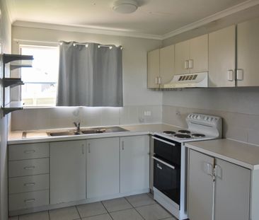 Tidy Corner Unit in quiet complex - Photo 3