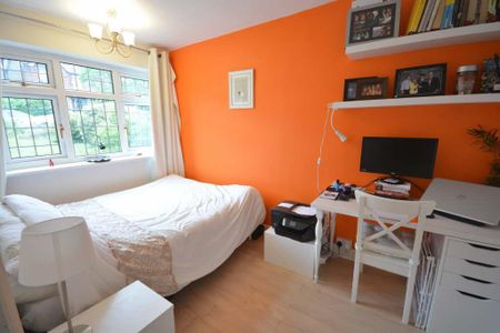 Bridge Road, Epsom, Surrey, KT17 4AJ - Photo 2