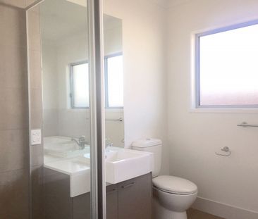 Spacious Family Home in the Heart of Coomera - Photo 5