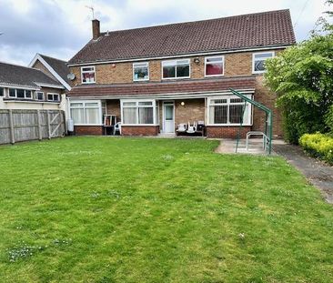 1 bedroom in a house share to rent - Photo 2