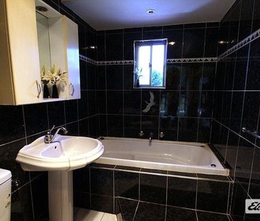 Mordenised Family Home in Bankstown with freshly painted - Photo 3