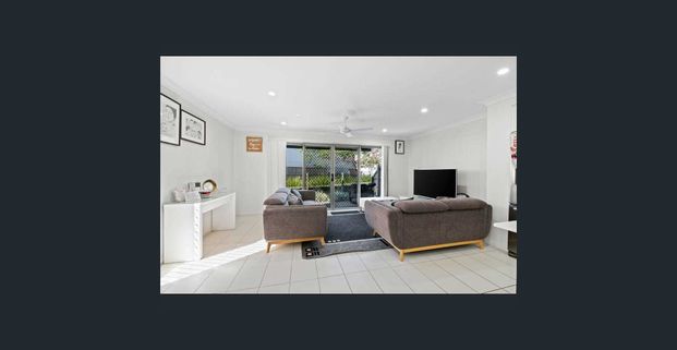 Three Bedroom Townhouse Close To All Amenities! - Photo 1