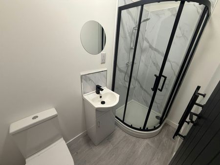 Flat to rent on - Photo 5