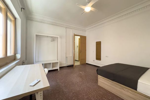 Carrer de Jonqueres, Barcelona, Catalonia 08003 - Photo 1