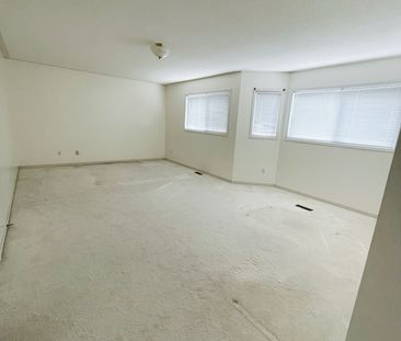 For Lease - 53 Brown Street, Barrie, Ontario - Photo 2