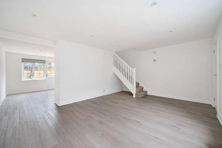 Triggs Close, Woking, Surrey, GU22 - Photo 5