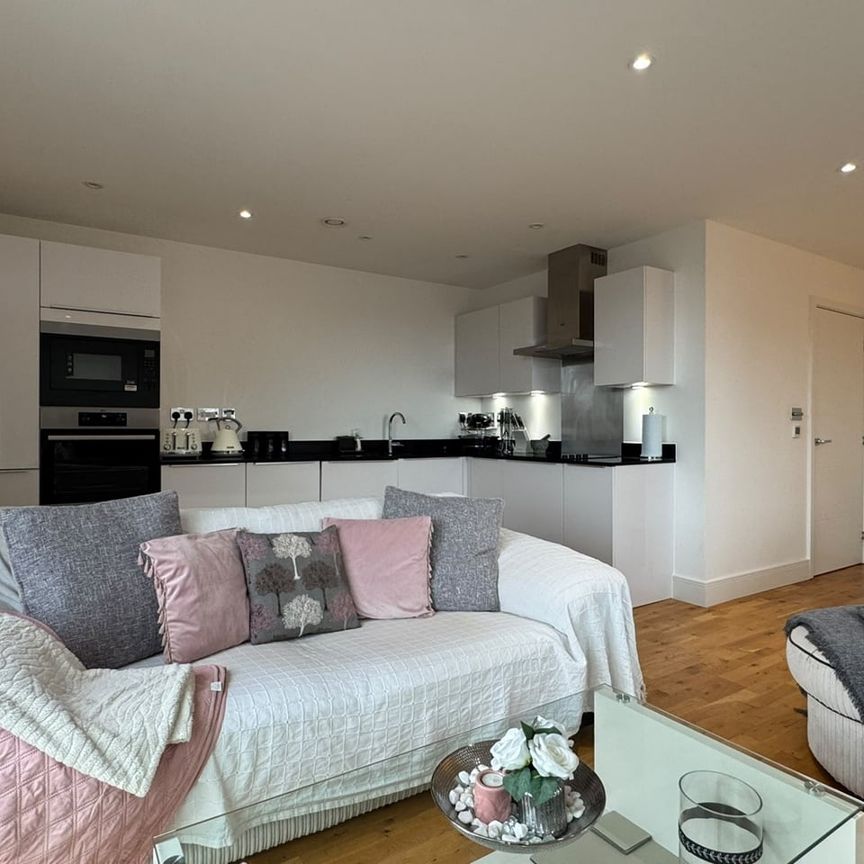 1 Bed Flat, Cityview Point, E14 - Photo 1