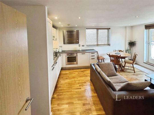 2 bedroom apartment to rent West Street, Brighton, East Sussex, BN1 - Photo 1