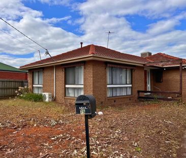 Large Family Home with Everything at Your Doorstep! - Photo 2