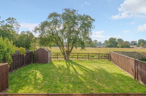 4 Bedroom House - Winchester Road, Ropley - Photo 1