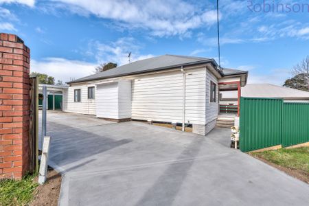 Well presented unit less than 2km from Belmont town Centre - Photo 4