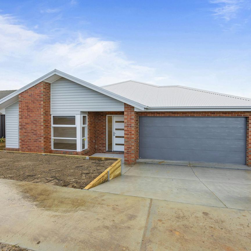 Modern Family Living - Photo 1