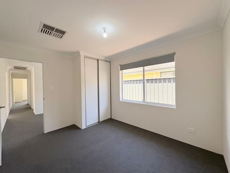 3-Bedroom Rental House with 2 Bathrooms in Hilbert - Your Next Home Awaits! - Photo 3