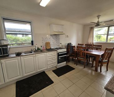 Affordable Coolaroo Gem Awaits You! - Photo 6