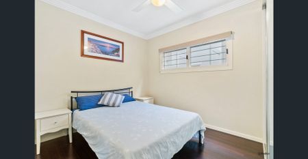 Five Bedroom + Study Fully Furnished Coastal Home – 6 Month Lease available - Photo 5