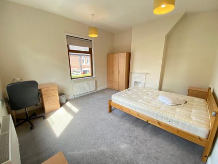 3 bedroom end of terrace house to rent - Photo 4
