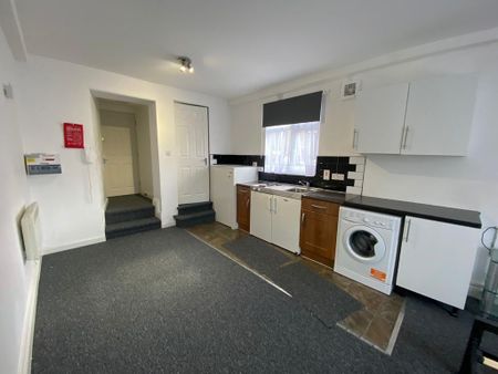Studio to rent - Photo 3