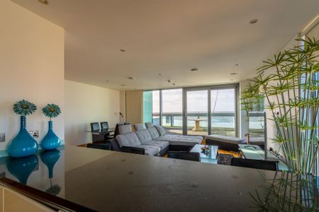 3 bedroom apartment to rent - Photo 4