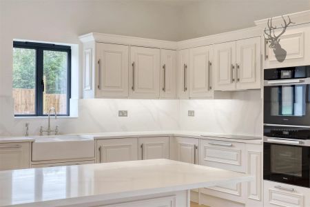 4 Bedroom Barn Conversion - Photo 4