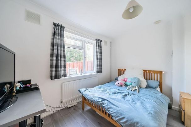 5 bedroom semi-detached house to rent - Photo 1