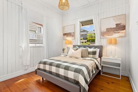 Cute as a Button! - Photo 5