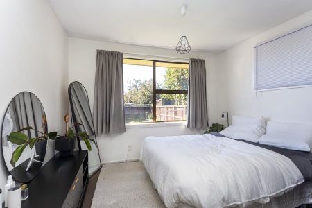 Spacious Living - Photo 5