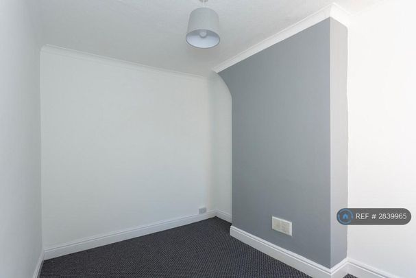 3 bedroom end of terrace house to rent - Photo 1