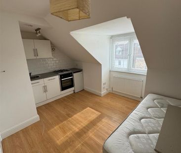 Elm Grove, Cricklewood - Photo 1