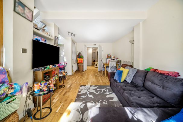 Horn Lane, Acton, London, W3 - Photo 1