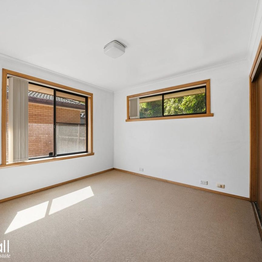 Conveniently Located 2 Bedroom Unit - Photo 1