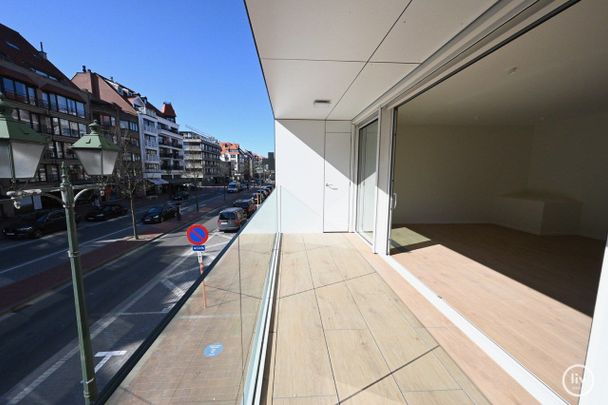 Nieuwbouwappartement met aangename gevelbreedte van 7m20 gelegen te Lippenslaan Knokke. - Photo 1