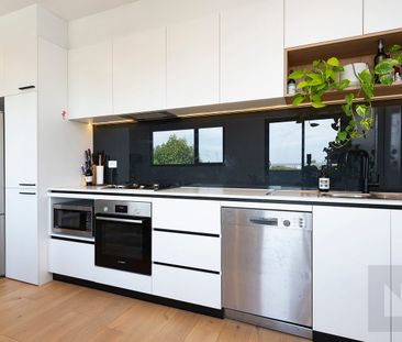 Two-Bedroom Apartment in Prime Yarraville Location - Photo 4